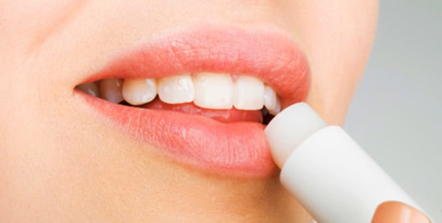 Tips Mengatasi Bibir Kering Selama Puasa (2)
