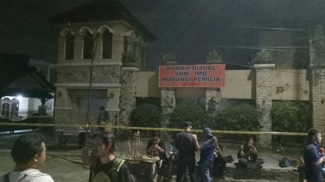 TKP penggerebekan terduga teroris Di Dukuh Pakis. (Foto: Maulana Ramadhan/kumparan)