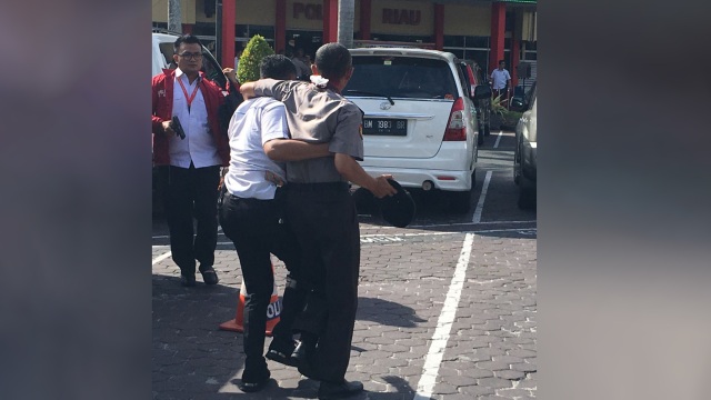 Anggota Polri terluka akibat serangan teroris. (Foto: Istimewa)