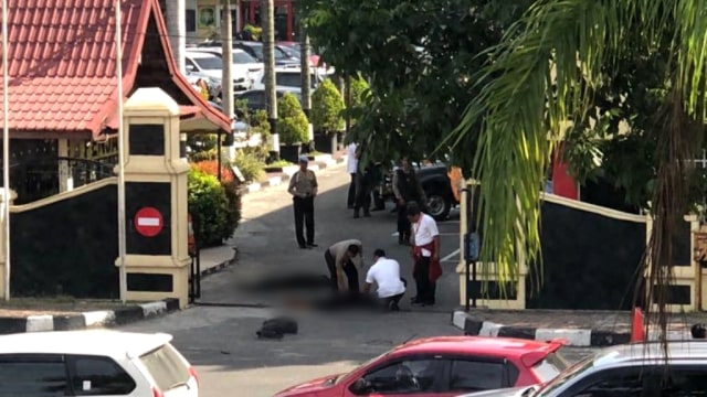 Dua jenazah terduga teroris di Mapolda Riau. (Foto: Dok. Istimewa)