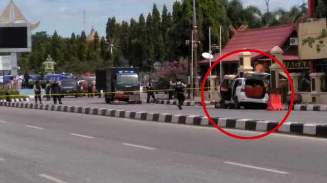Mobil avanza putih milik terduga teroris riau. (Foto: dok. Winahyu Dwi Utami (kontributor riau))