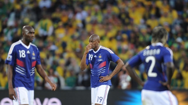 Pemain Prancis hanya terpaku melihat kegagalan. (Foto: Franck Fife/AFP)