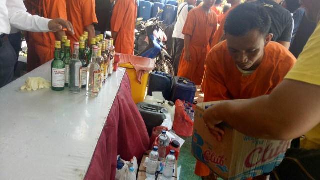 Polresta Denpasar sita 835.400 liter Arak Bali (Foto:  Cisilia Agustina Siahaan/kumparan)