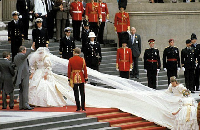 Baju Pengantin Putri Diana (Foto: Instagram @princess.diana.forever)