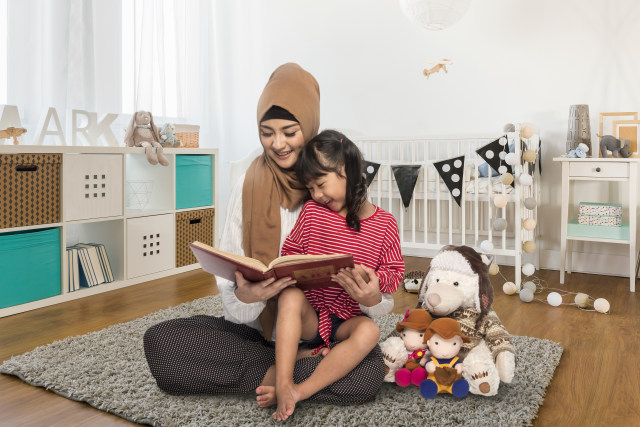 com-Kedekatan Ibu dan Si Kecil (Foto: Morinaga)