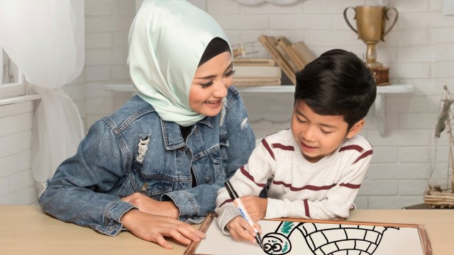 com-Ibu dan Si Kecil Mewarnai Bersama (Foto: Morinaga)