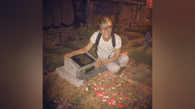 Aming saat ziarah ke makam anaknya. (Foto: Instagram @amingisback)