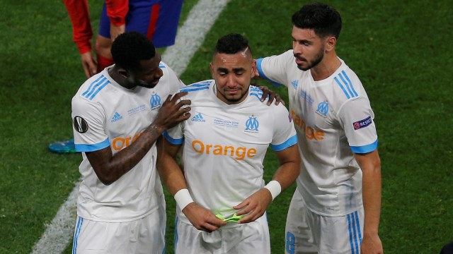 Payet menangis. (Foto: REUTERS / Vincent Kessler)