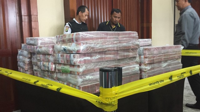 Tumpukan uang hasil korupsi BLBI (Foto: Moh Fajri/kumparan)