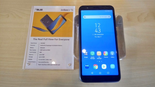 Ponsel Asus Zenfone Live L1. (Foto: Utomo Priyambodo/kumparan)