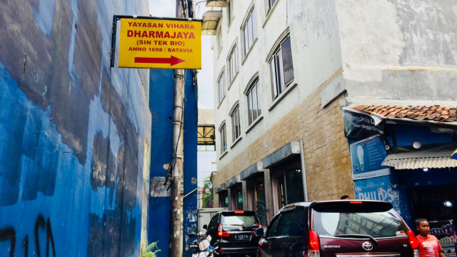 Petunjuk Menuju Sin Tek Bio di Jalan Kelinci Raya. (Foto: Shika Arimasen Michi/kumparan)