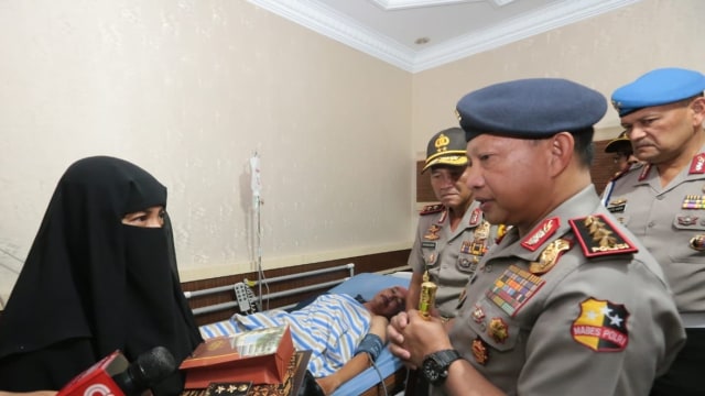 Kapolri beri penghargaan untuk Kompol Farid. (Foto: Dok. Humas Polri)