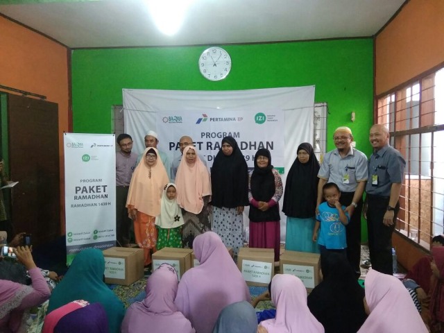 Sambut Ramadhan, IZI Bersama BAZMA Pertamina Salurkan 100 Paket Sembako pada Warga Mualaf