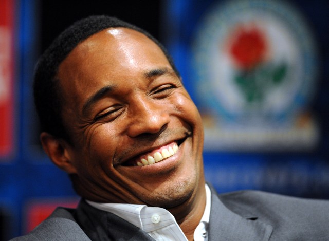 Paul Ince di sebuah konferensi pers. (Foto: Andrew Yates/AFP)