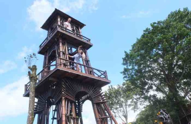 Uniknya Menara Eifel ala Desa Wanasari Singaraja