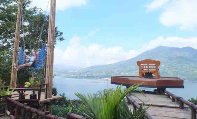 Uniknya Menara Eifel ala Desa Wanasari Singaraja (1)