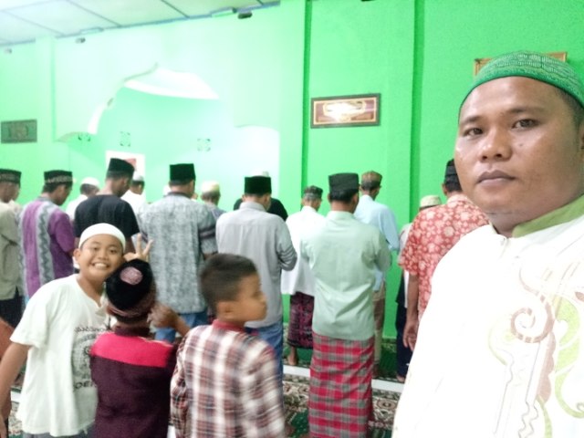 Solat Tarawi Padat Jemaahnya (1)