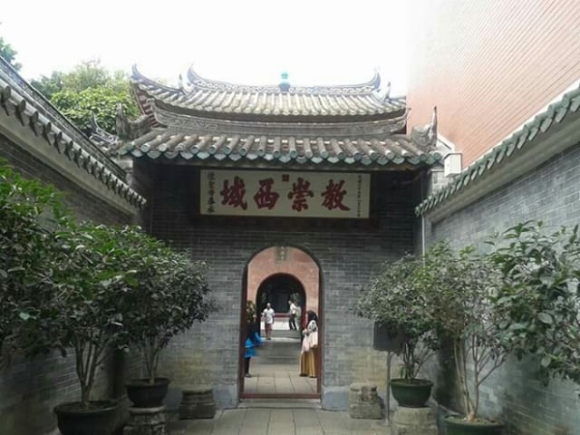 Masjid tertua di Guangzhou dan makam sahabat nabi (1)