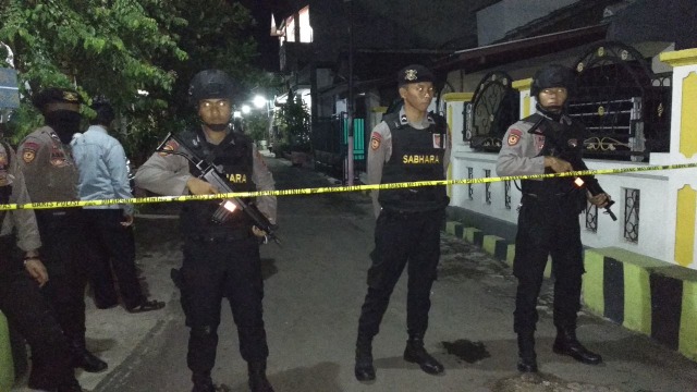 Foto: Saat 3 Terduga Teroris Sumbertaman Ditangkap Densus 88