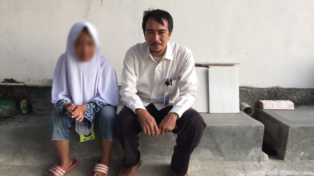 Ninis bersama Komisioner KPAID Kab.Bekasi (Foto: Marissa Krestianti/kumparan)