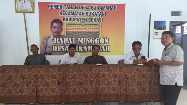 Pegawai Kantor Desa Sukamanah (Foto: Marissa Krestianti/kumparan)