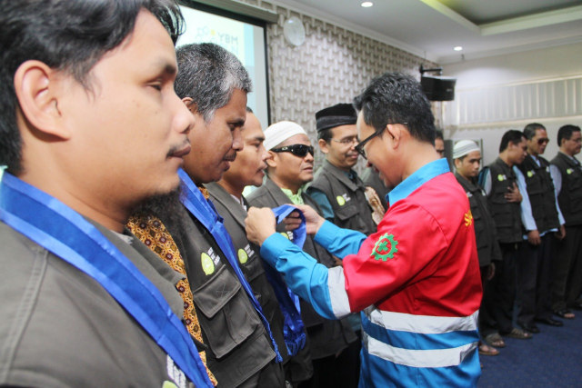 IZI - YBM PLN Beri 50 Paket Ramadhan pada Ibu Tangguh dan Difabel Tunanetra di Jateng (2)