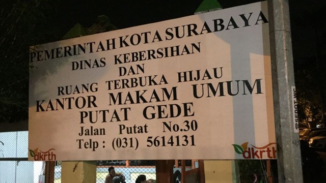 Kantor Makam Umum Putat Gede. (Foto: Phaksy Sukowati/kumparan)