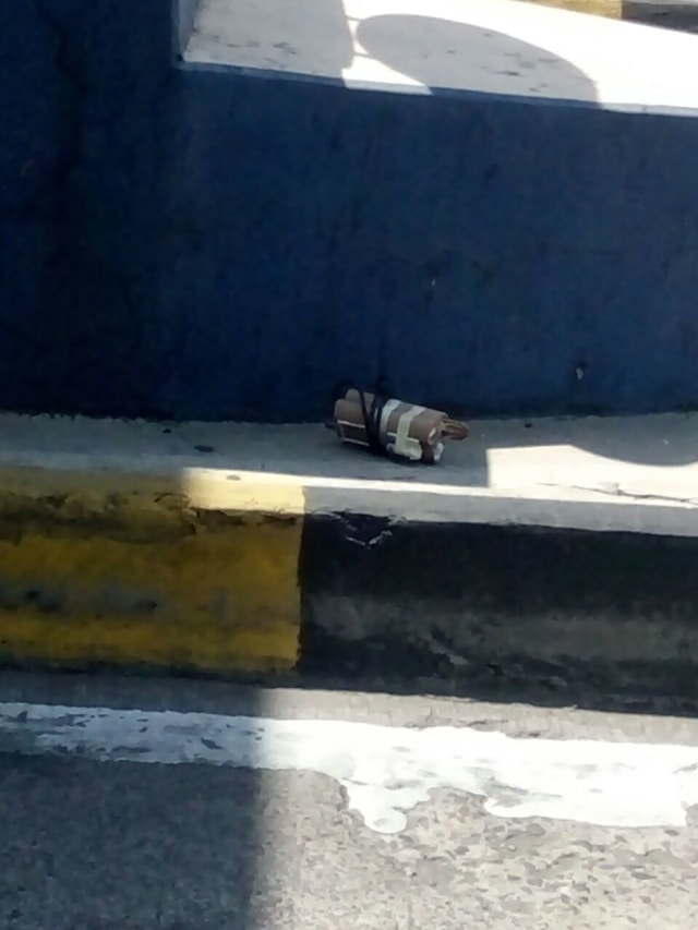 Benda menyerupai bom di tol exit Sidoarjo (Foto: Dok. Istimewa)