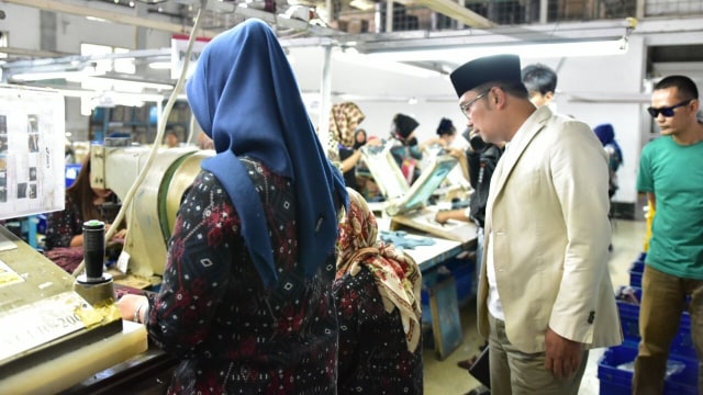 Ridwan Kamil kunjungi pabrik tekstil di Banjaran (Foto: Dok. Istimewa)