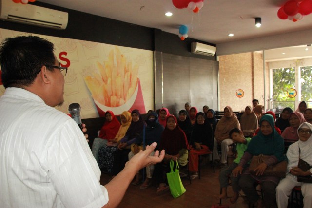 IZI Salurkan Paket Ramadhan pada 50 Ibu Tangguh (1)