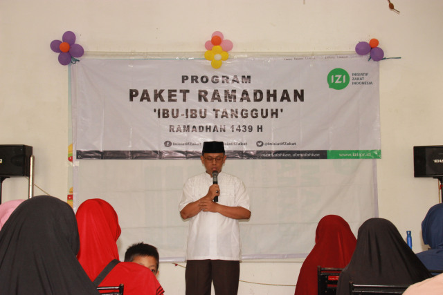 IZI Salurkan Paket Ramadhan pada 50 Ibu Tangguh (2)