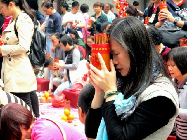 Suasana Imlek di kuil Sik Sik Yuen (1)