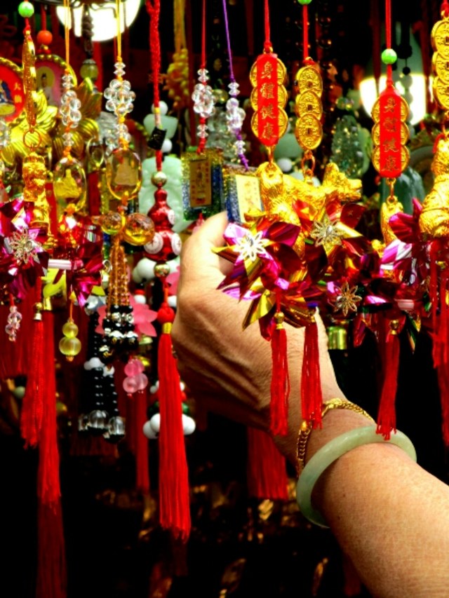 Hands and object (2)