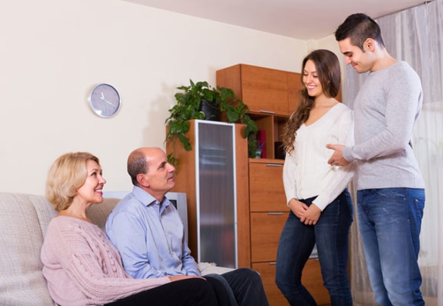 5 Perbedaan Cowok yang Enggak Serius Berkomitmen dan Menikahi Kamu (3)