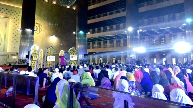 Tausiyah di Masjid Istiqlal saat ngabuburit. (Foto: Shika Arimasen Michi/kumparan)