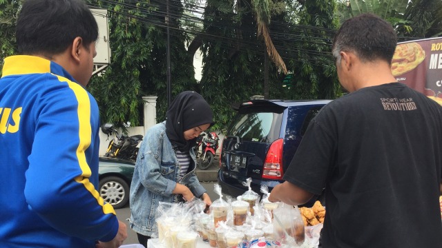 Jelang buka puasa di Masjid Agung Sunda Kelapa. (Foto: Moh Fajri/kumparan)