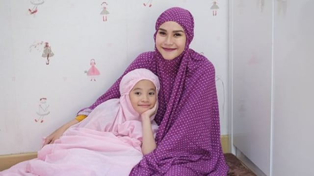 Zaskia Adya Mecca dan anaknya.  (Foto: Thinkstock)