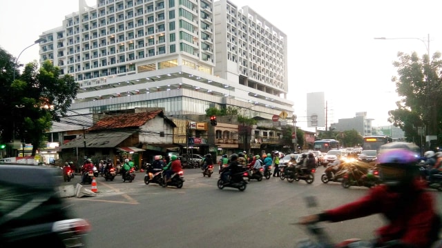 Lalin lancar setelah simpang Duren Tiga dibuka. (Foto: Paulina Herasmaranindar/kumparan)