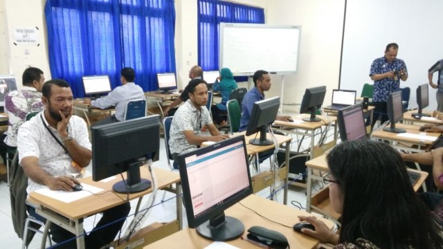 HARI INI, 25 CALON ANGGOTA BAWASLU MALUKU PENAMBAHAN IKUTI TES CAT (3)