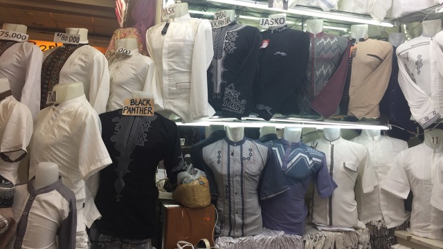 Baju koko black panther dijual di Tanah Abang (Foto: Elsa Toruan/kumparan)