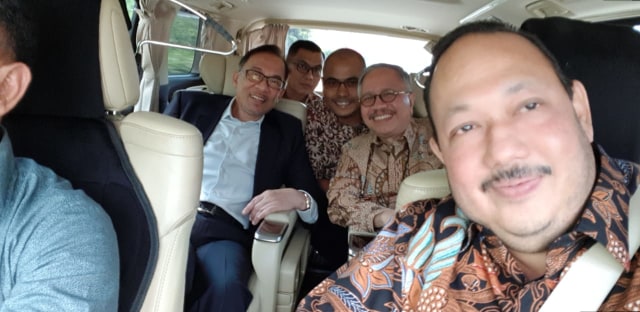 Anwar Ibrahim dan Habibie usai pertemuan tertutup (Foto: dok. Ricky Rachmadi)