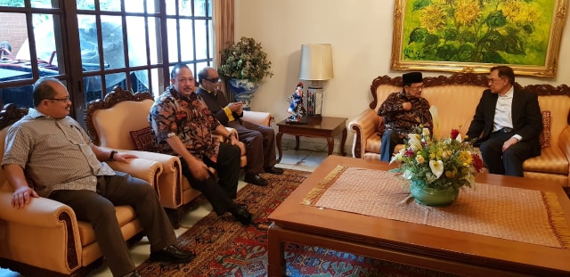 Pertemuan Anwar Ibrahim dan BJ Habibie (Foto: dok. Ricky Rachmadi)