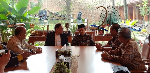 Pertemuan Anwar Ibrahim dan BJ Habibie (Foto: dok. Ricky Rachmadi)