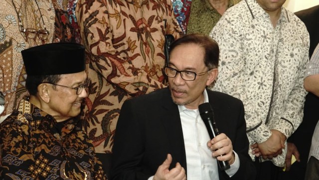 Anwar Ibrahim dan BJ Habibie saat konpers (Foto: Helmi Afandi Abdullah/kumparan)