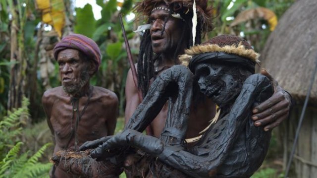 Mumifikasi oleh suku asmat