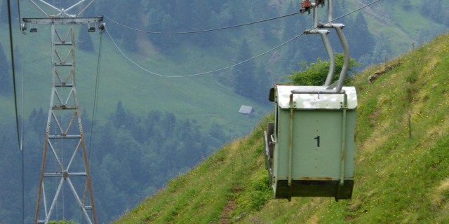 Desa yang Kecanduan Kereta Gantung
