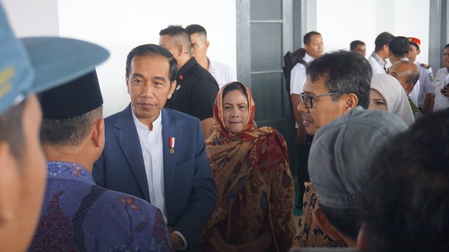 Jokowi dan Iriana di Stasiun Padang. (Foto: Yudhistira Amran Saleh/kumparan)