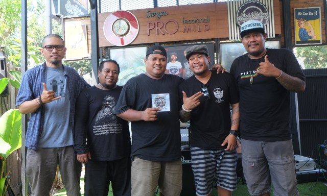 The Small Axe Tunjukkan Kwalitas dalam Album Perdana.