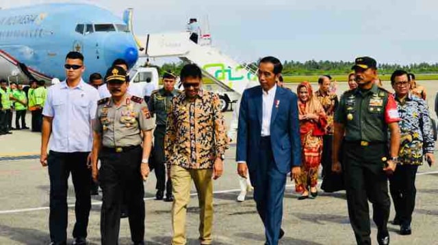Berkunjung ke Sumbar, Jokowi 3 Kali Tegaskan Bukan Kader PKI