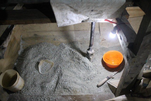 Batuan yang telah dihancurkan (Foto: Utomo P/kumparan)